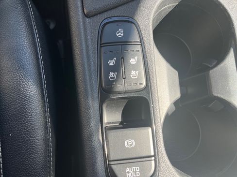 Used 2020 Kia Niro EX Premium FWD image 33