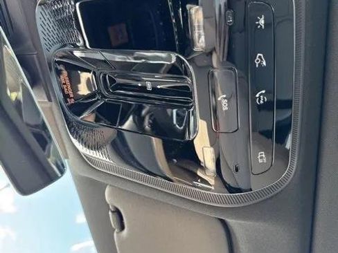 New 2025 Mercedes-Benz C 300 4MATIC Sedan image 18