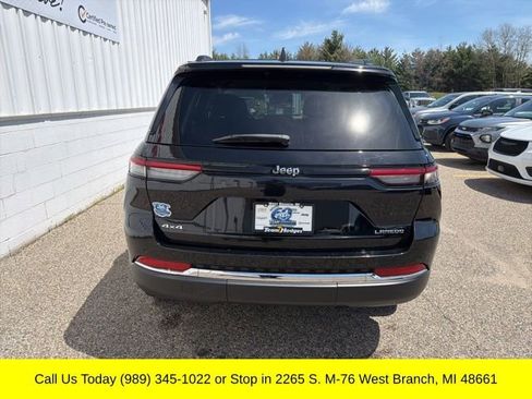 Used 2023 Jeep Grand Cherokee Laredo w/ Luxury Tech Group I AWD/4WD image 10