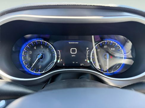 New 2026 Chrysler Pacifica Select AWD/4WD image 17