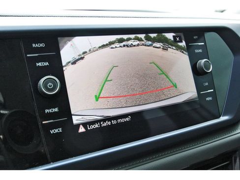 Used 2024 Volkswagen Taos SE w/ Panoramic Sunroof Package AWD/4WD image 28
