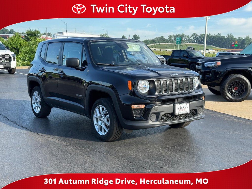 Used 2023 Jeep Renegade Latitude AWD/4WD image 1