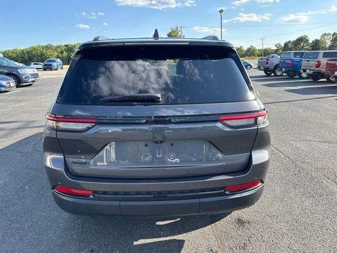 Used 2023 Jeep Grand Cherokee Altitude AWD/4WD image 6