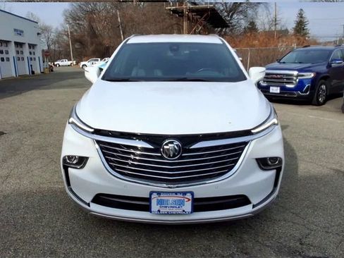 Certified 2024 Buick Enclave Essence image 3