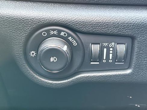 New 2026 Chrysler Pacifica Select image 34