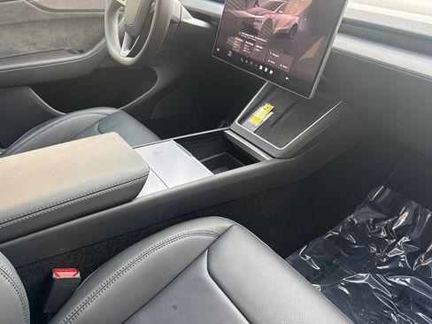 Used 2026 Tesla Model Y 2WD image 19