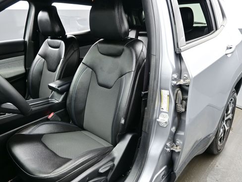 Used 2024 Jeep Compass Latitude image 12