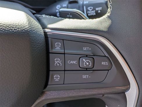 New 2025 Jeep Grand Cherokee Limited image 18