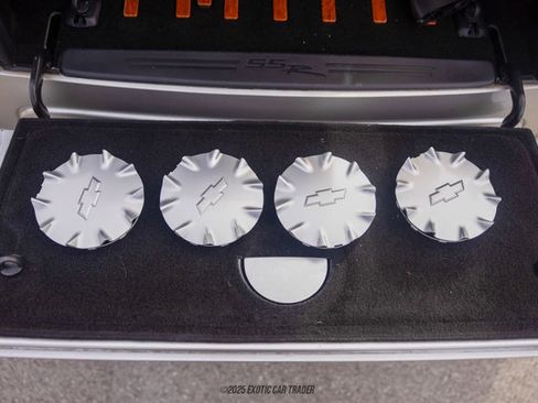 Used 2005 Chevrolet SSR w/ Preferred Equipment Group image 72