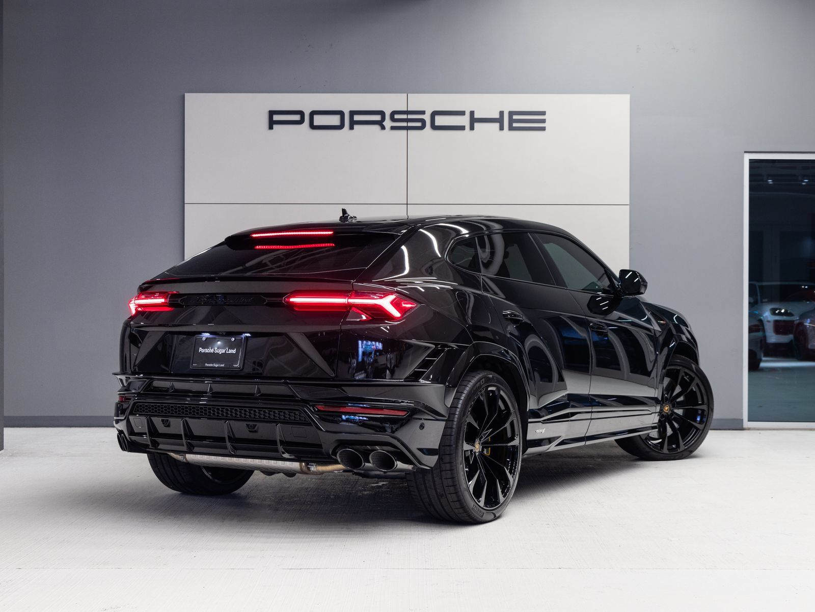 Used 2024 Lamborghini Urus S AWD/4WD image 7