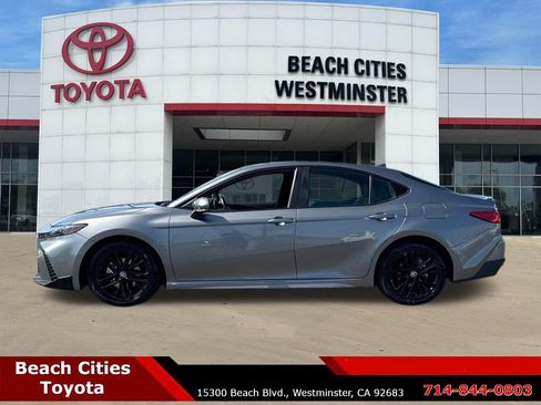 Used 2025 Toyota Camry SE FWD image 7