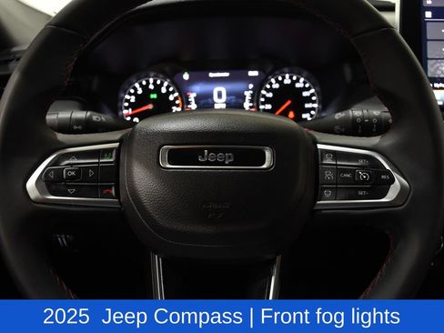 Used 2025 Jeep Compass Trailhawk AWD/4WD image 11