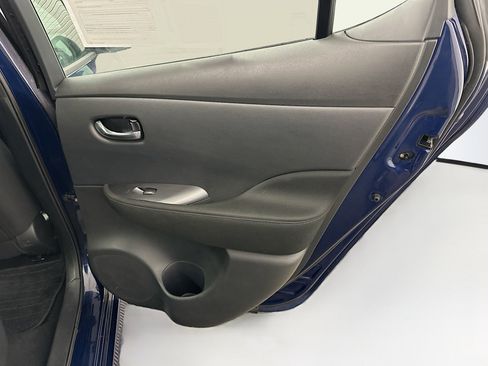 Used 2025 Nissan Leaf S image 30