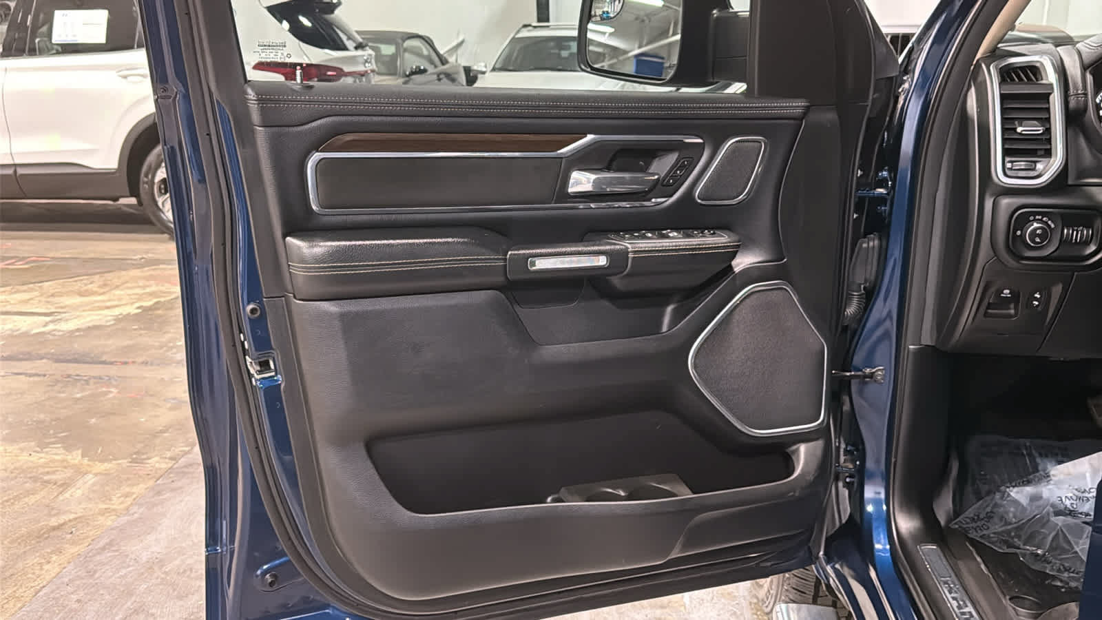 Used 2021 RAM 1500 Laramie AWD/4WD image 9