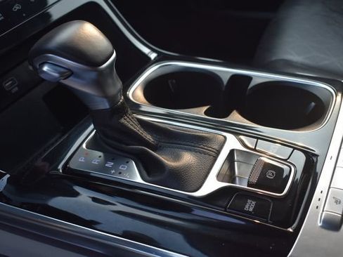 Certified 2023 Kia Carnival EX FWD image 24