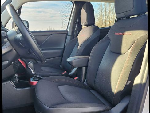 Used 2018 Jeep Renegade Trailhawk w/ Cold Weather Group II image 12
