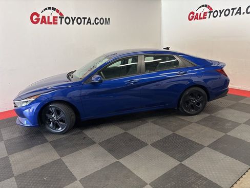 Used 2022 Hyundai Elantra SEL w/ Cargo Package FWD image 9