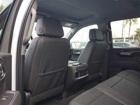 New 2026 GMC Sierra 1500 SLT w/ SLT Premium Package image 9