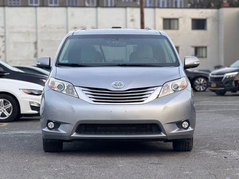 Used 2013 Toyota Sienna Limited image 3