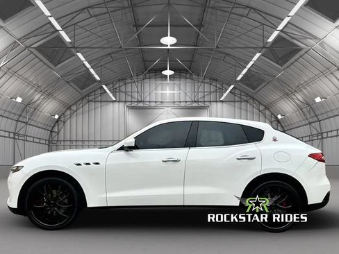Used 2018 Maserati Levante AWD/4WD image 38
