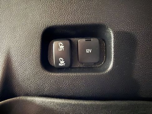 Used 2017 Ford Edge Titanium w/ Equipment Group 302A FWD image 10