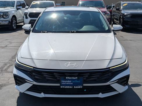 Certified 2025 Hyundai Elantra SEL FWD image 12