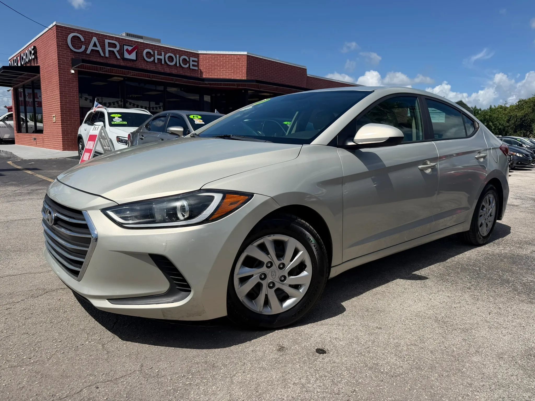 Used 2017 Hyundai Elantra SE FWD image 1