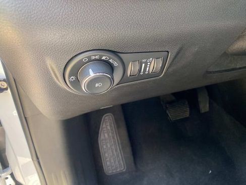 Used 2023 Jeep Compass Latitude AWD/4WD image 15
