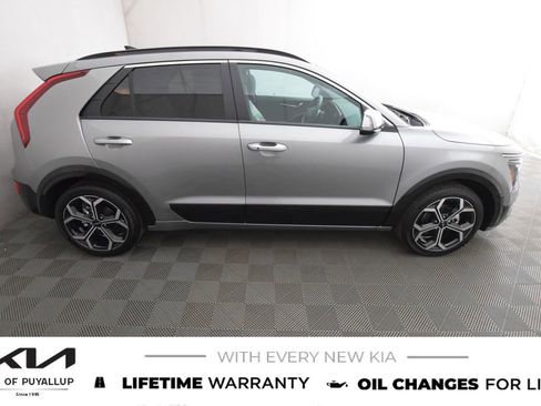 New 2025 Kia Niro EX Touring image 4