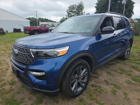 Used 2022 Ford Explorer XLT w/ Equipment Group 202A AWD/4WD image 8