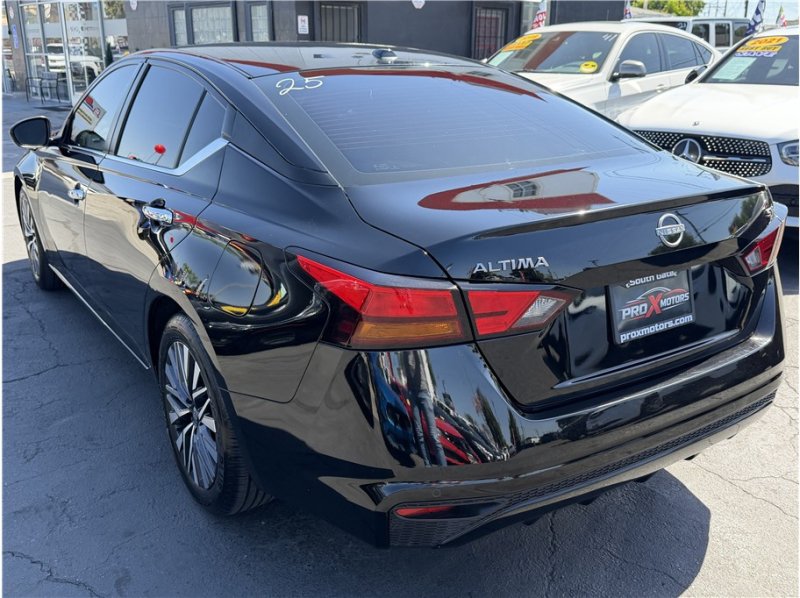 Used 2023 Nissan Altima 2.5 SV FWD image 42