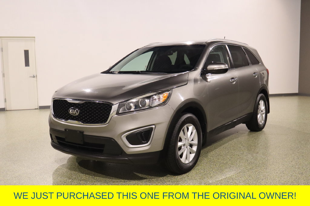 Used 2017 Kia Sorento FWD image 4