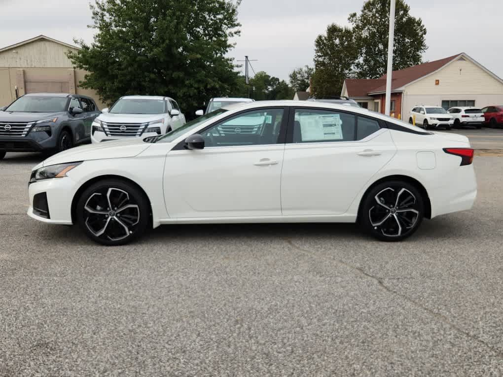 Used 2025 Nissan Altima 2.5 SR w/ SR Premium Package FWD image 5