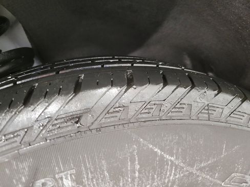 Used 2023 GMC Acadia SLE w/ Driver Convenience Package image 5