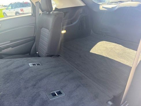Used 2022 Ford Edge SE image 28
