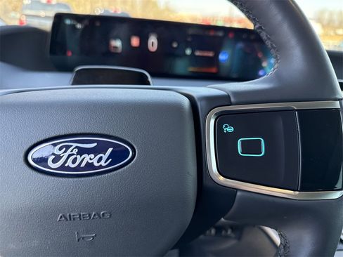 Used 2025 Ford Expedition Active image 24