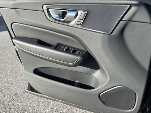 Used 2025 Volvo XC60 B5 Plus image 13