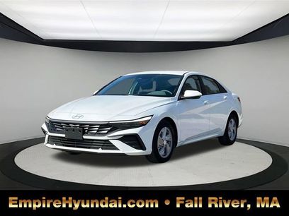New 2025 Hyundai Elantra SE