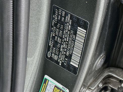 Used 2024 Hyundai Elantra Limited FWD image 12