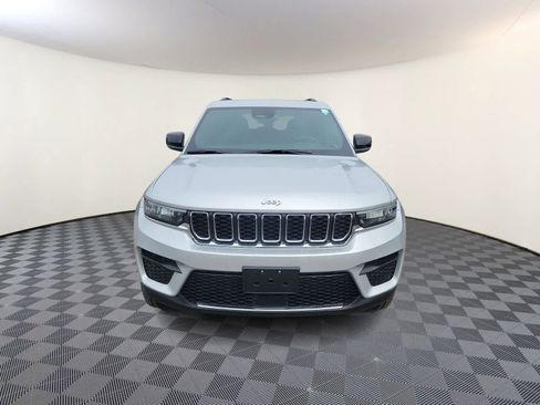 Used 2025 Jeep Grand Cherokee Laredo X w/ Luxury Tech Group I image 3