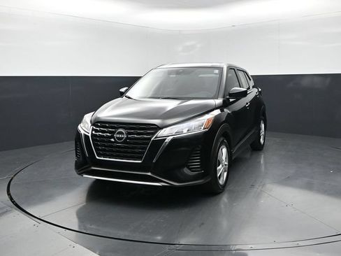 Used 2025 Nissan Kicks Play S w/ Interior Electronics Package FWD image 4