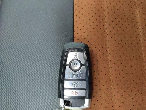 Used 2018 Ford Edge SEL w/ Equipment Group 201A AWD/4WD image 32