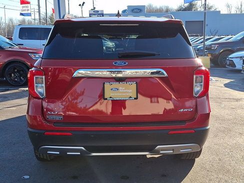 Used 2023 Ford Explorer XLT w/ Equipment Group 202A image 6