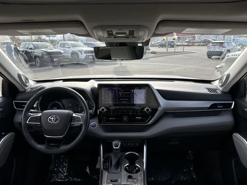 Used 2021 Toyota Highlander Platinum image 16