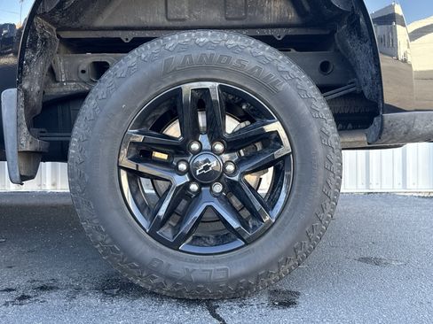 Used 2019 Chevrolet Silverado 1500 LT Trail Boss image 2
