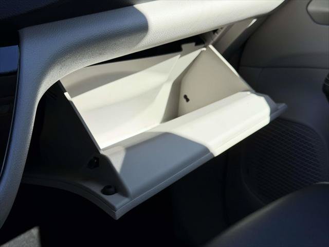 Used 2024 Chrysler Pacifica Touring-L FWD image 35