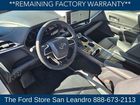 Used 2025 Toyota Sienna XSE image 3