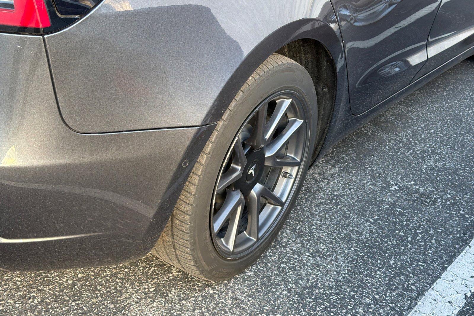 Used 2022 Tesla Model 3 Long Range AWD/4WD image 4