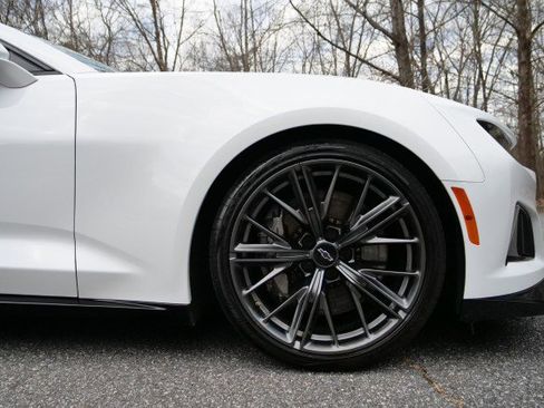 Used 2021 Chevrolet Camaro ZL1 image 40