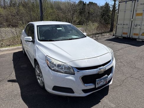 Used 2015 Chevrolet Malibu LT w/ Power Convenience Package FWD image 2